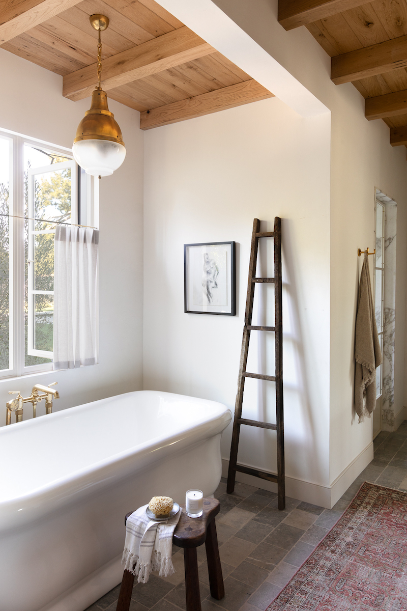 A bathroom in Amber Lewis’s farmhouse-style home, featuring Marvin Signature Ultimate Narrow Casement windows.