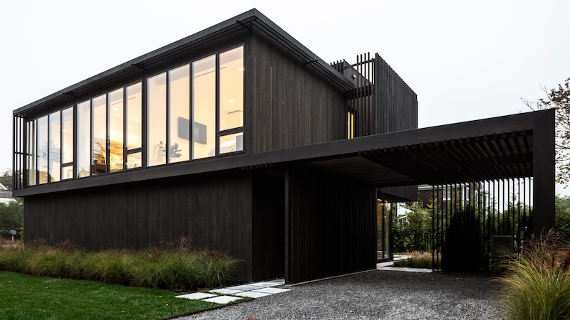 Exterior of a modern home in Sag Harbor, New York, designed by THE UP STUDIO, featuring Marvin windows and doors. 