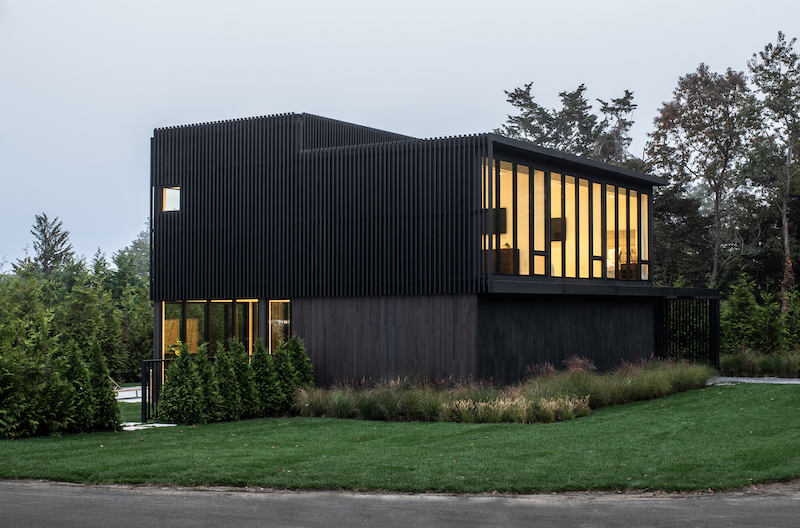 Exterior of a modern home in Sag Harbor, designed by THE UP STUDIO, featuring Marvin windows and doors.