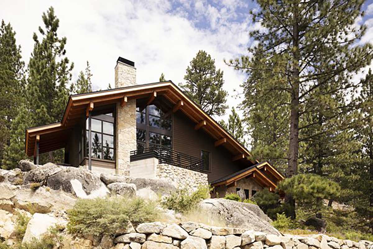 Sierra Nevada home with multiple Marvin Windows