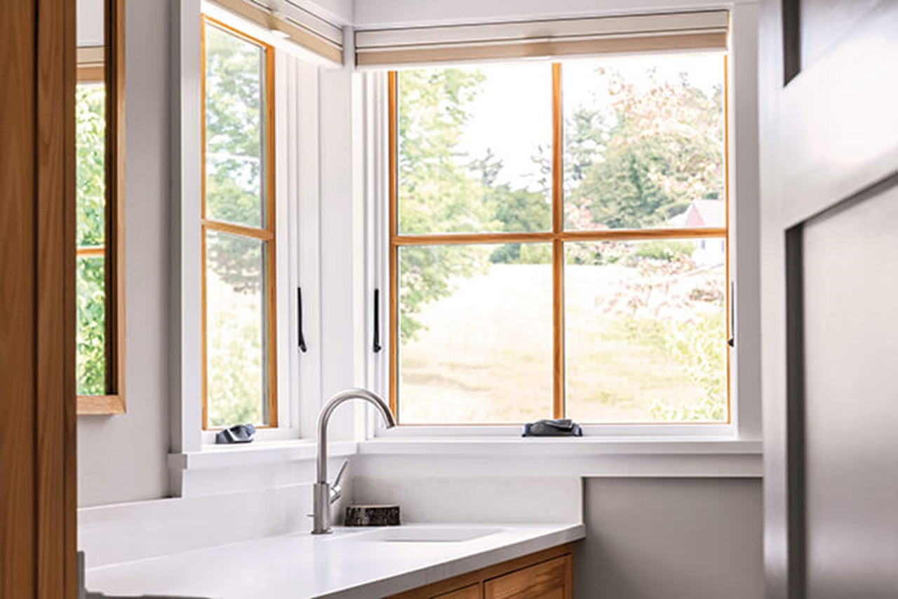 Bathroom with Marvin Elevate Awning Windows