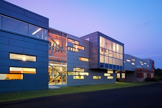 Manchester Community College’s student center in Manchester, Connecticut, features Marvin Essential polygon windows designed for performance and contemporary styling.