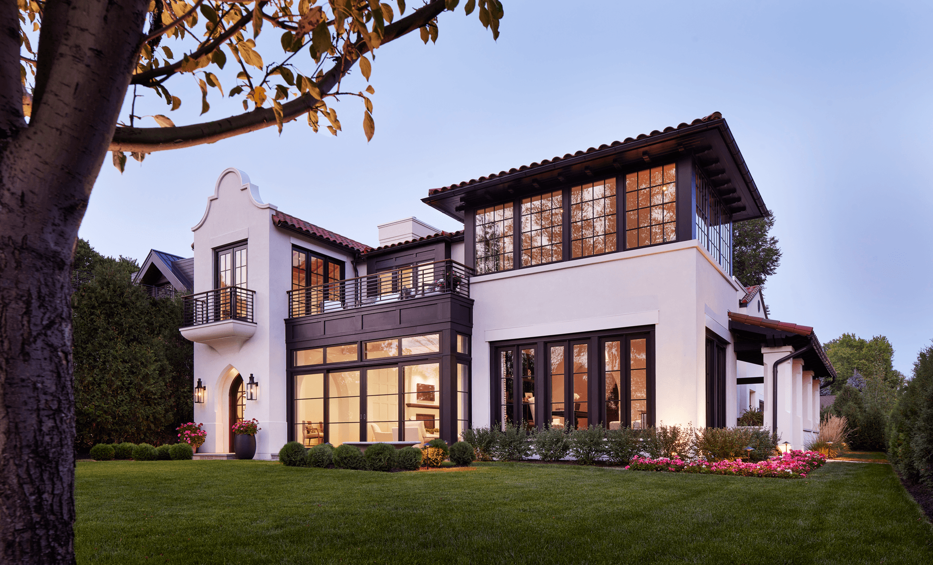 The exterior of a modern Mediterranean house with Marvin Elevate windows.